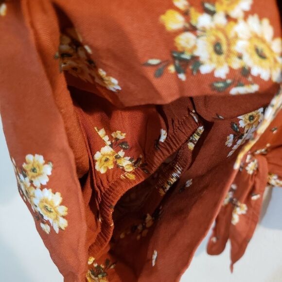 Crave Fame Large floral ruffle sleeves button fron - Picture 2 of 5